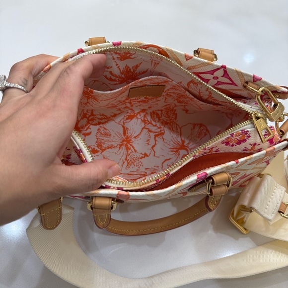 Louis Vuitton Pink and White Crossbody Bag - Picture 5 of 6